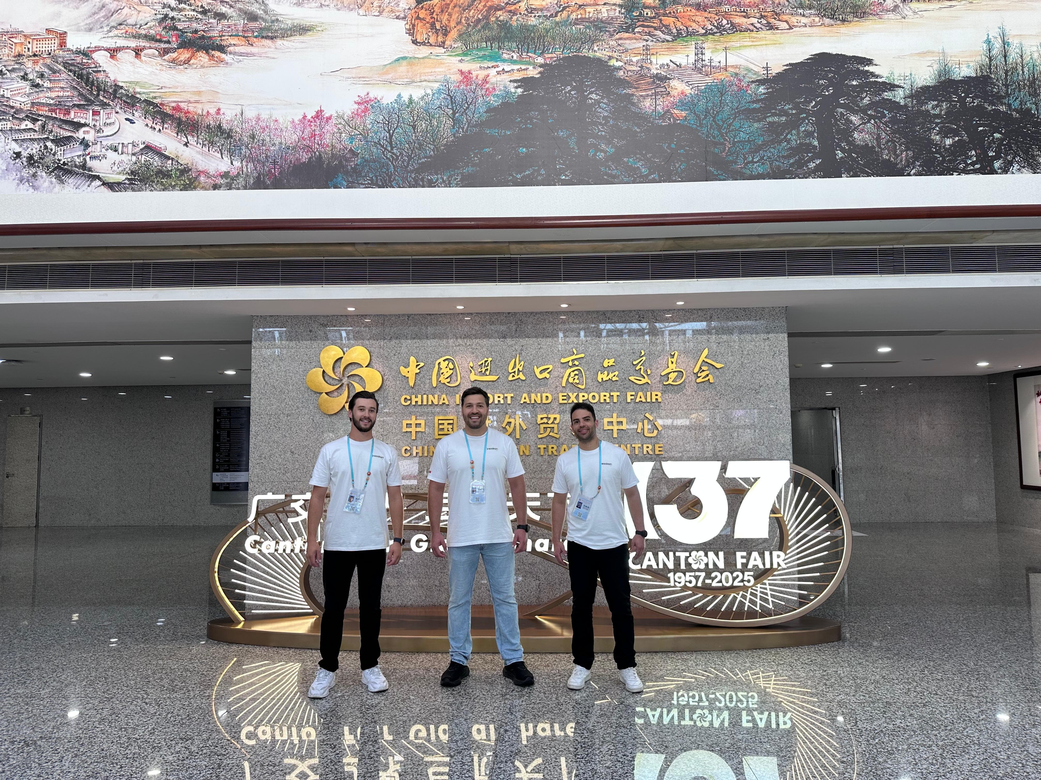 Tales, Gustavo e Jeff na Canton Fair 137